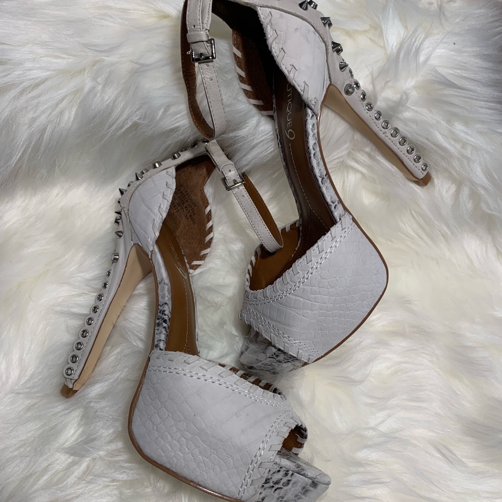Boutique 9 white heels 7 New